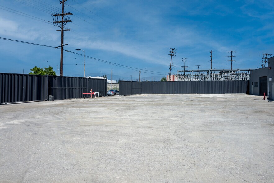 More Photos Of 13340 Raymer St, North Hollywood Manufacturing For Sale