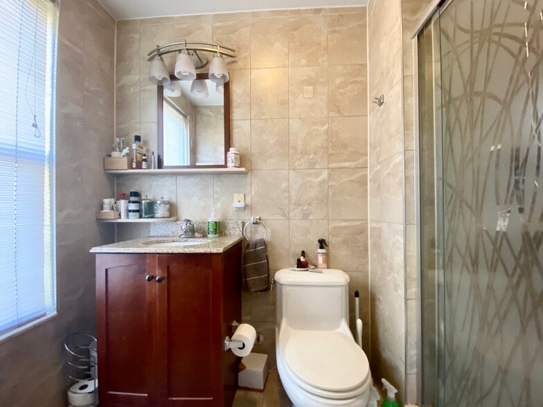 More Photos Of 92 Diamond St, Brooklyn Apartments For Sale