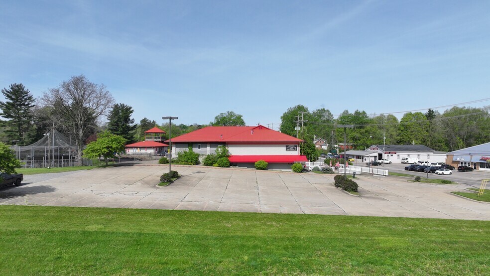 More Photos Of 192 E Main St, Lexington Restaurant For Sale