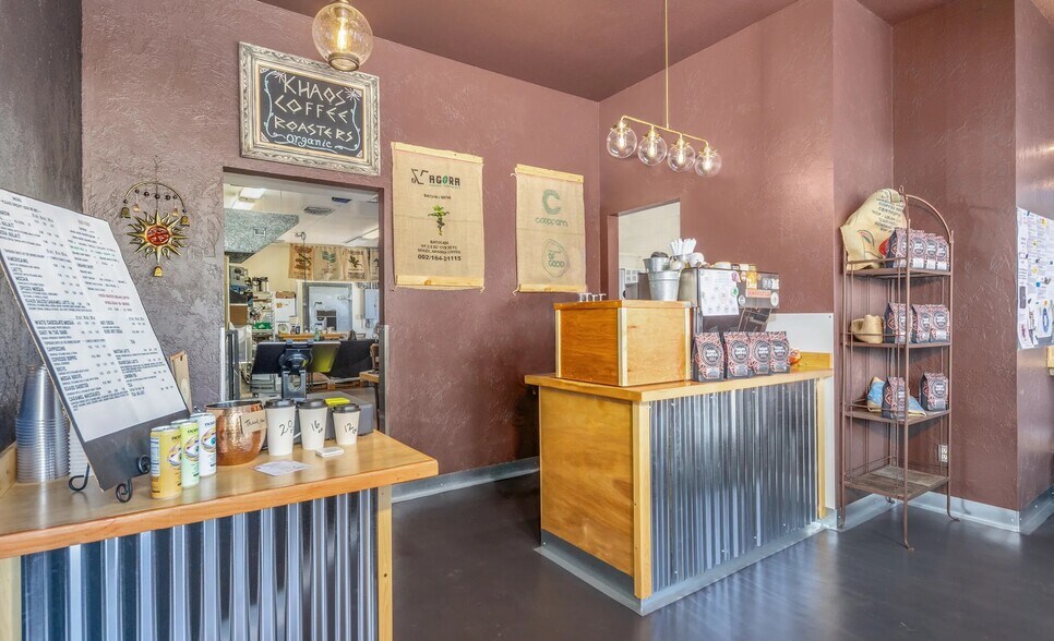 More Photos Of 3925-3931 W Overland Rd, Boise General Retail For Lease