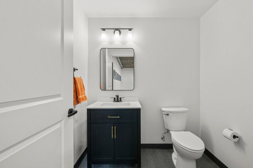 More Photos Of 4477 34th Ave, Cincinnati Self Storage For Sale