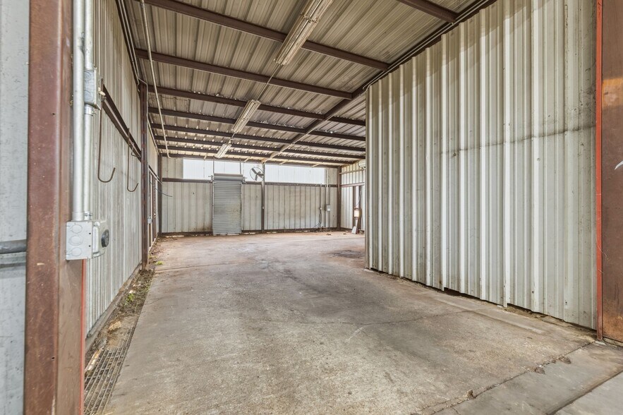 More Photos Of 516 FM 3083 Rd, Conroe Industrial For Lease