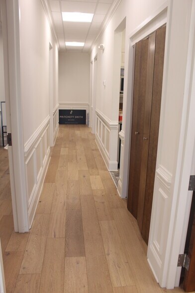 More Photos Of 256 Seaboard Ln, Franklin Medical For Sale