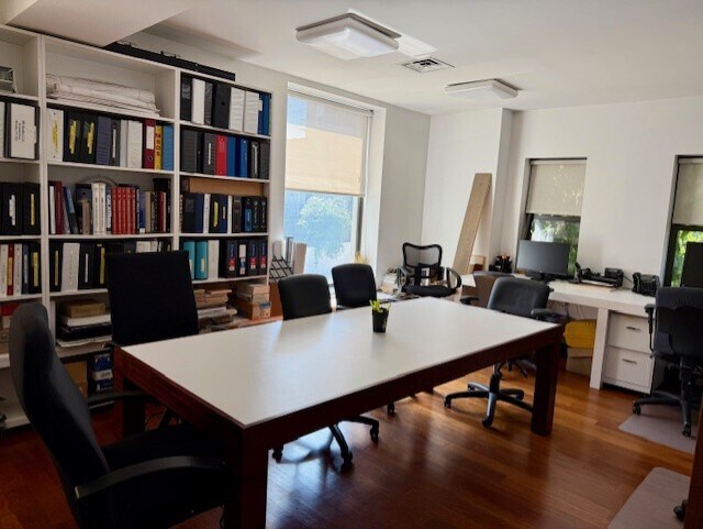 More Photos Of 2550 Crescent St, Astoria Office For Sale
