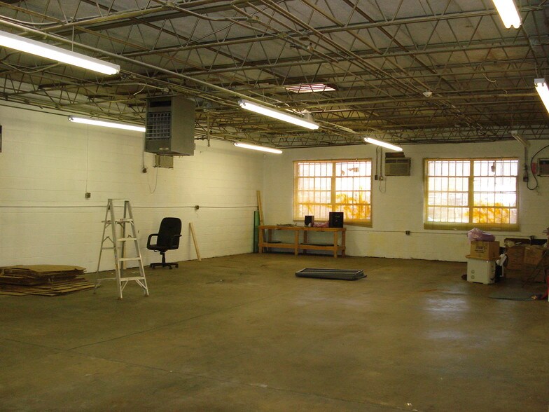 More Photos Of 1100-1104 E Berks St, Philadelphia Flex For Lease