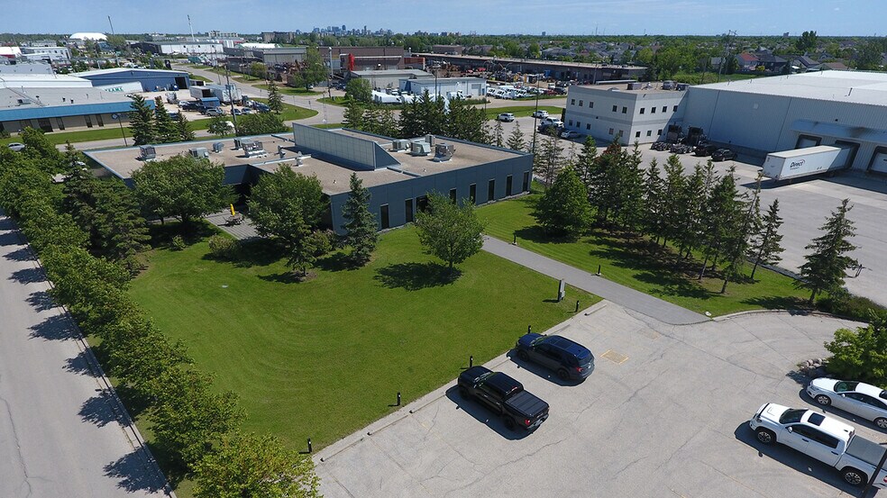 More Photos Of 25 Rothwell Rd, Winnipeg Loft Creative Space For Lease