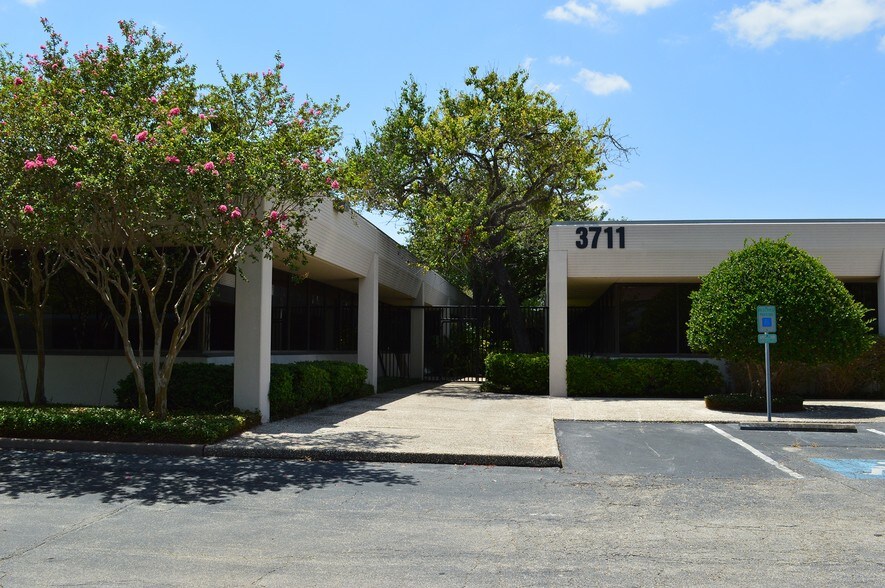 More Photos Of 3731 Briarpark Dr, Houston Unknown For Lease