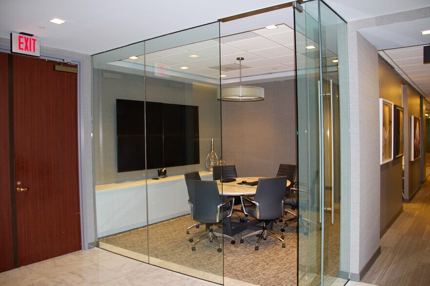 More Photos Of 100 N Tampa St, Tampa Office For Lease