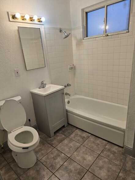 More Photos Of 810-820 Lampasas Ave, Sacramento Apartments For Sale
