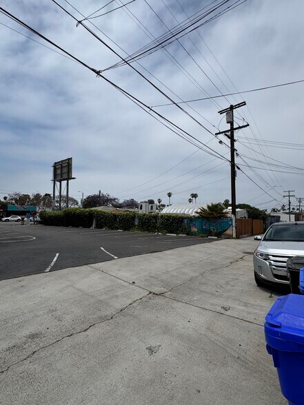 More Photos Of 1434-1444 Garnet Ave, San Diego Storefront For Sale