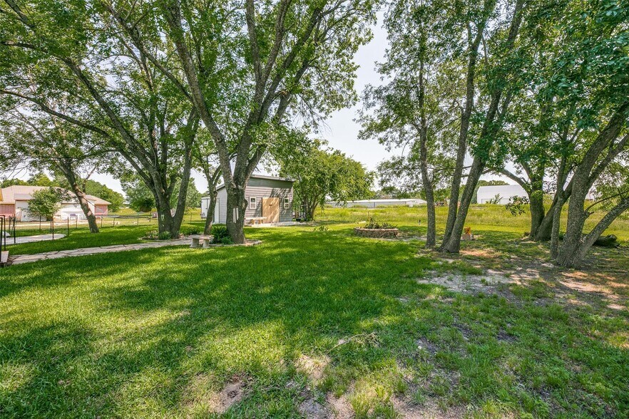 More Photos Of 407 E Broad St, Forney Office Residential For Sale