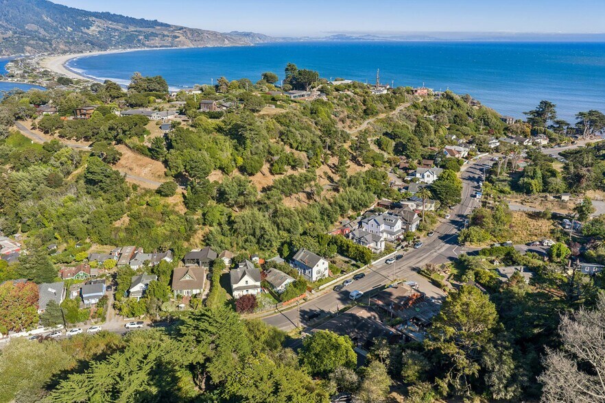 More Photos Of 16-22 Brighton Avenue, Bolinas General Retail For Sale