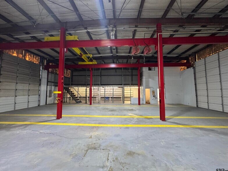 More Photos Of 9182 S US Highway 79, Palestine Service For Lease