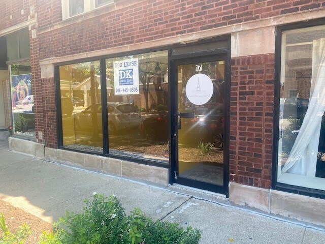 More Photos Of 17 Harrison St, Oak Park Apartments For Lease