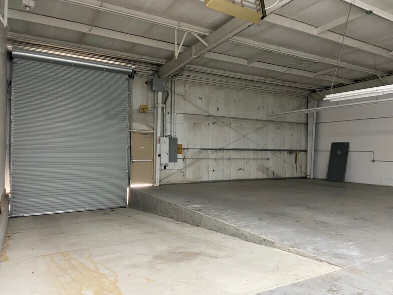 More Photos Of 509 Mineral Trace, Birmingham Light Distribution For Lease