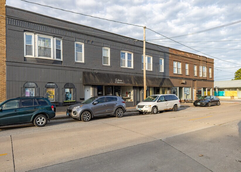 Primary Photo Of 706 18th Ave, Moline Apartments For Sale