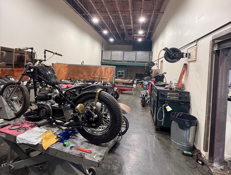 More Photos Of 106 E 12th St, Los Angeles Storefront For Sale