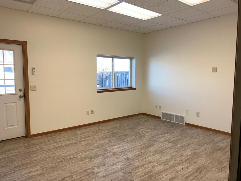 More Photos Of 5629 Bob Ln, Black Hawk Warehouse For Lease