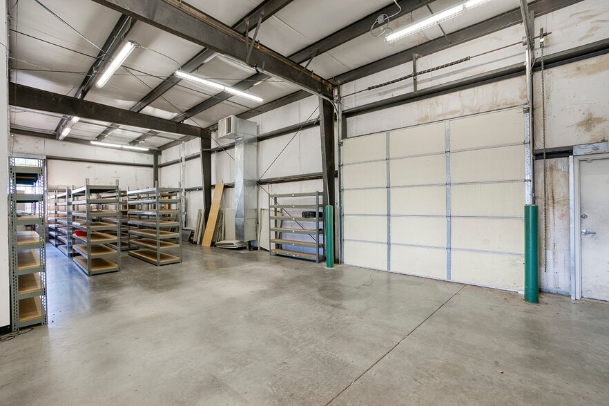 More Photos Of 8936 N 79th Ave, Peoria Warehouse For Lease