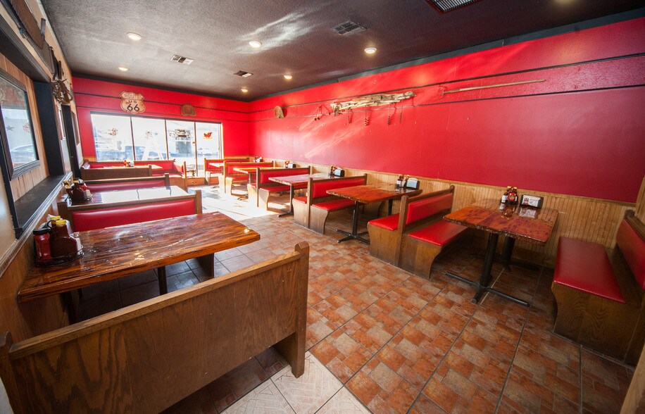 Primary Photo Of 5740 7th St, Zephyrhills Restaurant For Lease