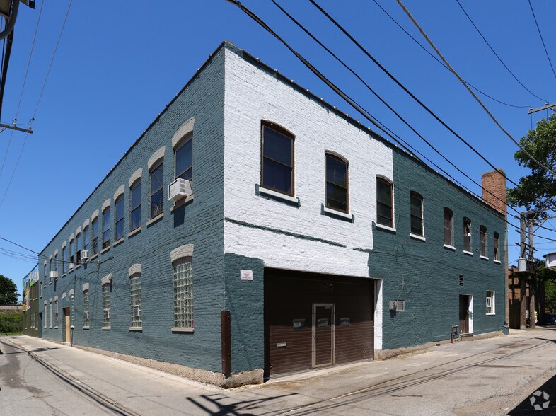 More Photos Of 6415 N Ravenswood Ave, Chicago Manufacturing For Lease