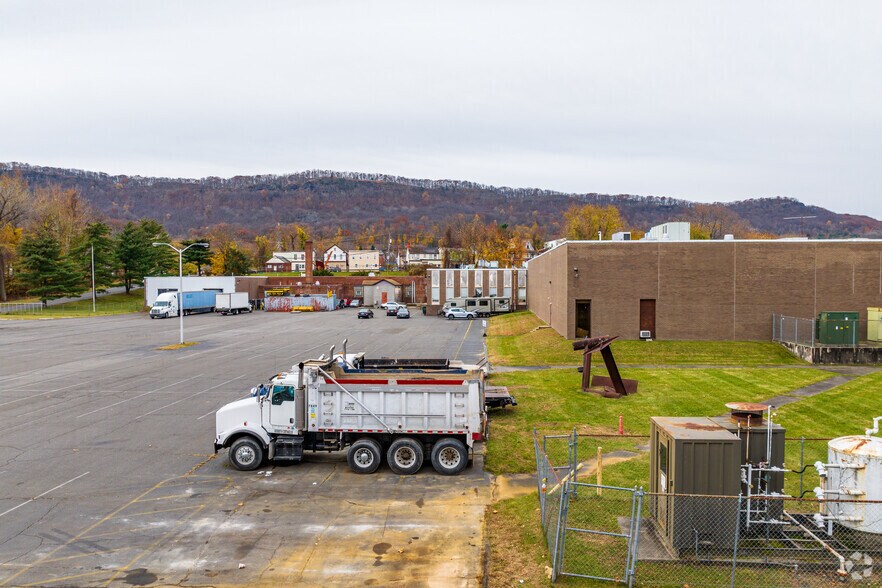 More Photos Of 152 Broadway, Haverstraw Warehouse For Lease