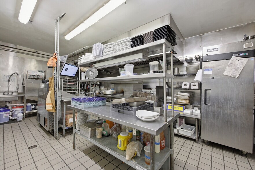 More Photos Of 453 Center St, Lewiston Restaurant For Lease