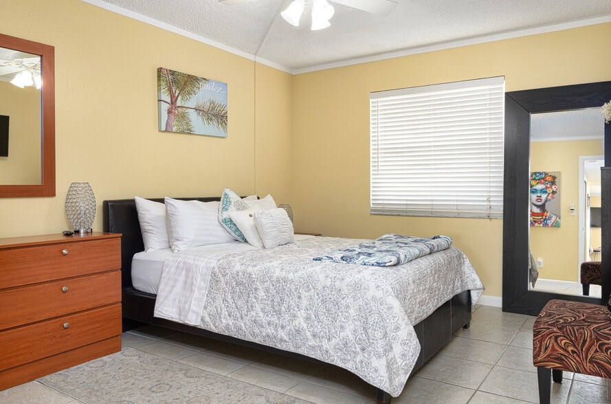 More Photos Of 125 110th Ave, Treasure Island Apartments For Sale