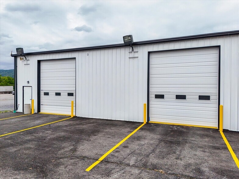 More Photos Of 1062 Mountain View Church Rd, Blue Ridge Flex For Lease
