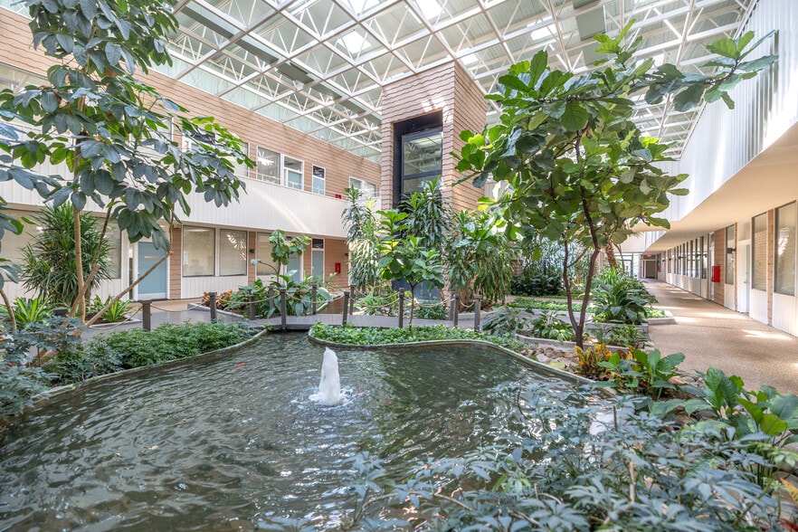 More Photos Of 3925 N I-10 Service Rd, Metairie Office For Lease