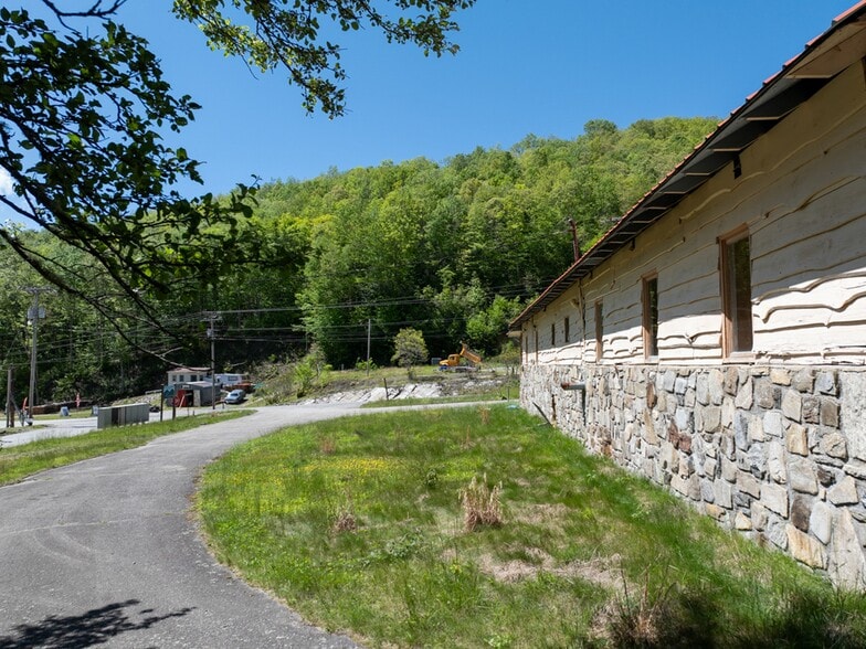 More Photos Of 11242 US-19, Maggie Valley Hotel For Sale