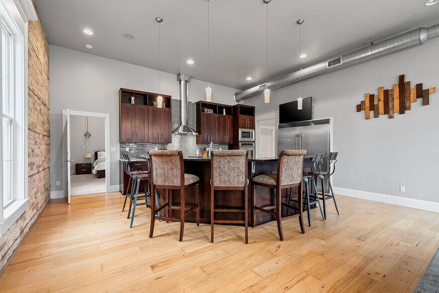 More Photos Of 408 Dousman St, Green Bay Storefront Retail Residential For Sale