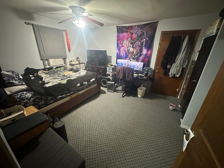 More Photos Of 721 State Route 54 E, Clinton Hotel For Sale