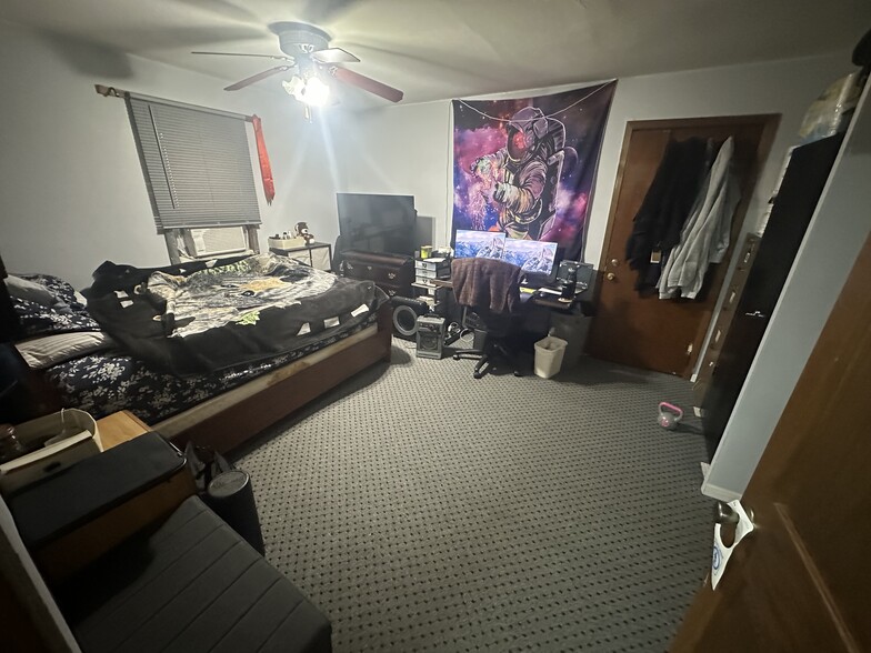 More Photos Of 721 State Route 54 E, Clinton Hotel For Sale