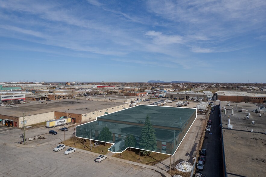 More Photos Of 8600 Pl Upton, Montréal Warehouse For Sale