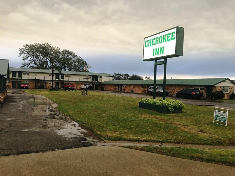 More Photos Of 1720 S Grand Ave, Cherokee Hotel For Sale