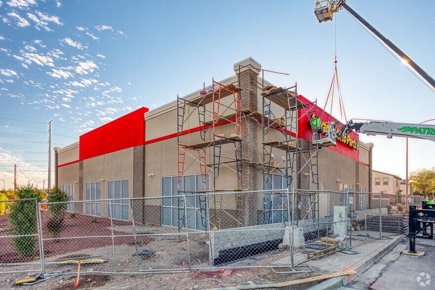 More Photos Of 380 E Lake Mead Pky, Henderson Freestanding For Lease