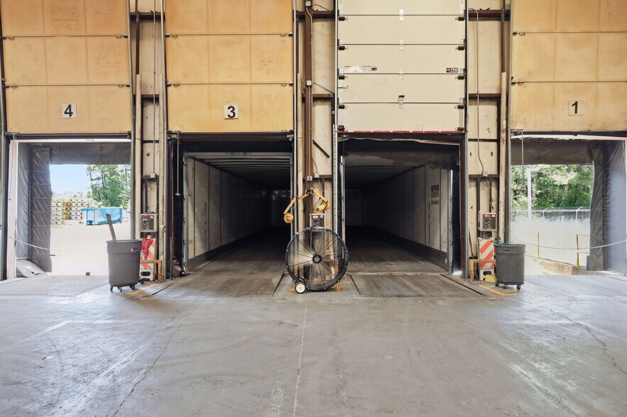 More Photos Of 1526 S Brightleaf Blvd, Smithfield Warehouse For Lease