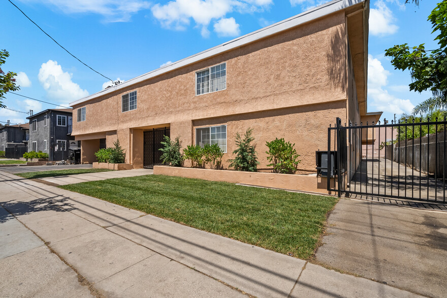 Primary Photo Of 11751 Hart St, North Hollywood Apartments For Sale