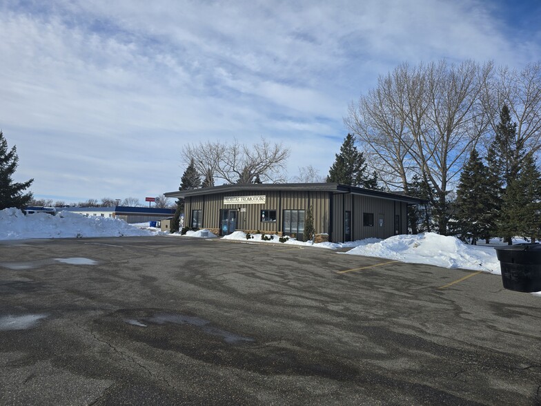 More Photos Of 1123 N 42nd St, Grand Forks Office For Sale
