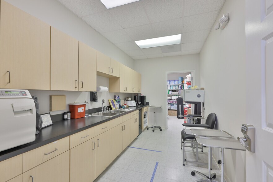 More Photos Of 1900 E Bay Dr, Largo Medical For Sale