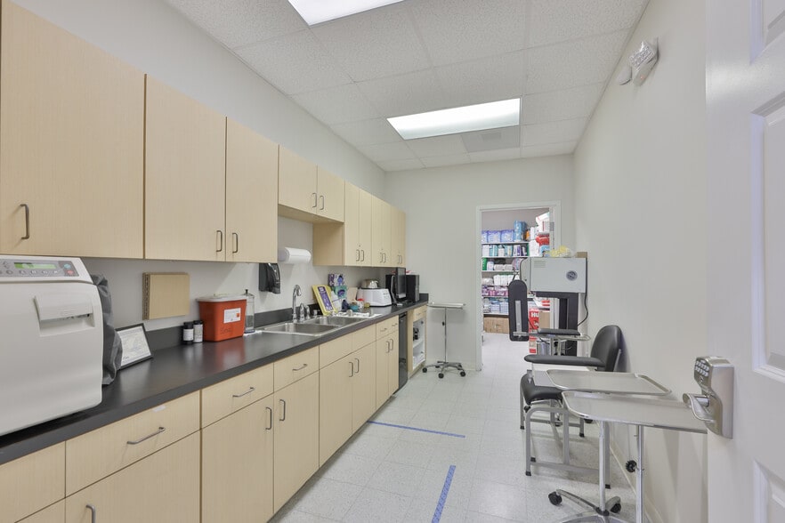 More Photos Of 1900 E Bay Dr, Largo Medical For Sale