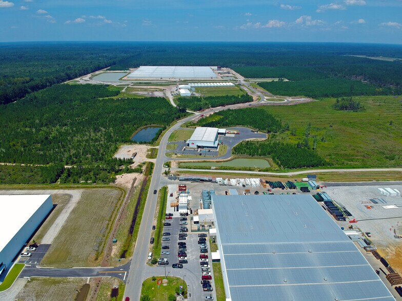 More Photos Of 321 Commerce Pkwy, Early Branch Manufacturing For Sale