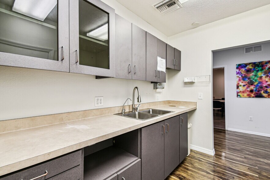 More Photos Of 7720 W Waters Ave, Tampa Office For Lease