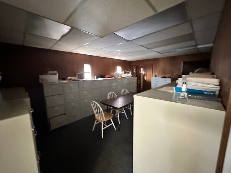 More Photos Of 1102 Longfellow Dr, Beaumont Office For Lease