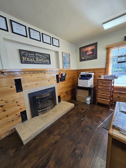 More Photos Of 1427 SW Highland Ave, Redmond Serviced Offices For Sale