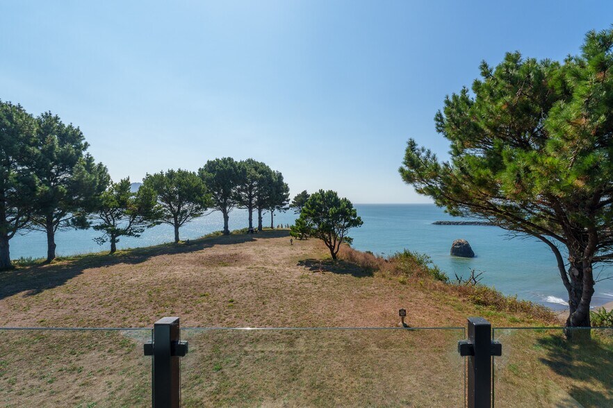 More Photos Of 409 Jackson St, Port Orford Specialty For Sale