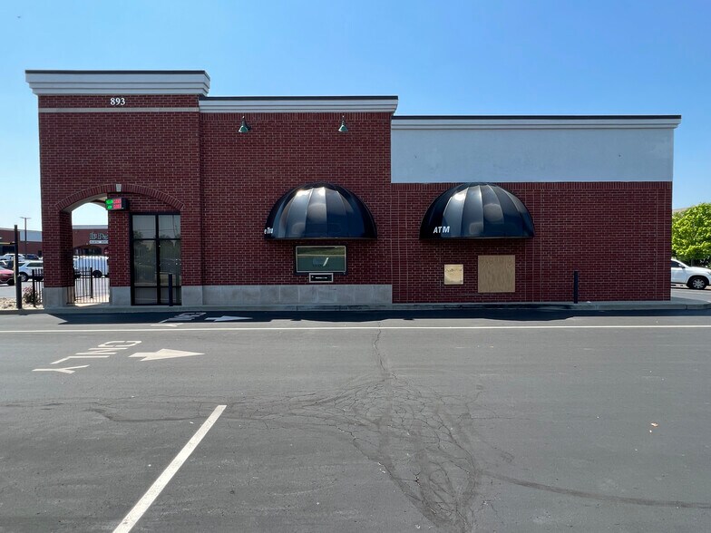 More Photos Of 893 E Main St, Greenwood Storefront For Lease