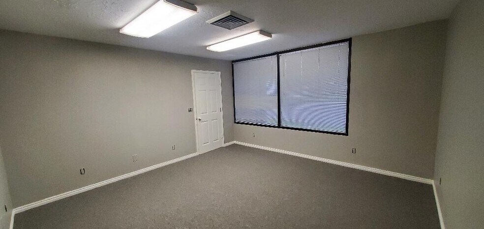 More Photos Of 900 N 400 W, North Salt Lake Manufacturing For Sale