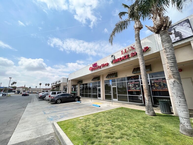 More Photos Of 2600 Oswell St, Bakersfield General Retail For Lease